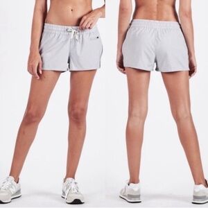 Vuori Clementine Short 2.5" In Medium Heathered Grey Size S Running Athletic